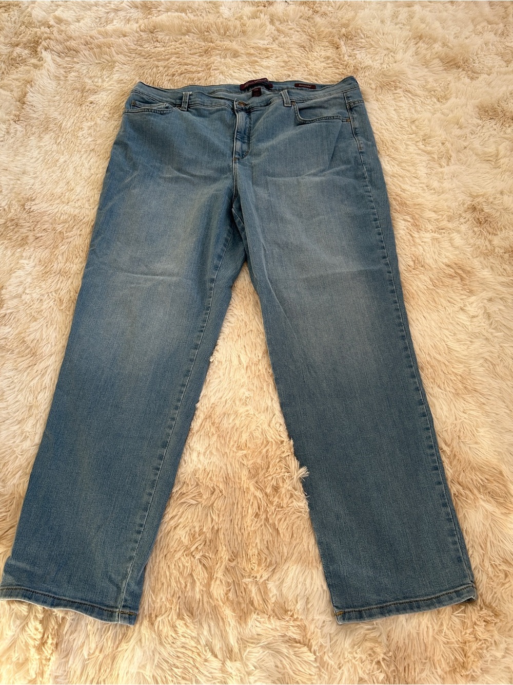 Gloria Vanderbilt Straight-Leg Jeans in Light Blue Wash